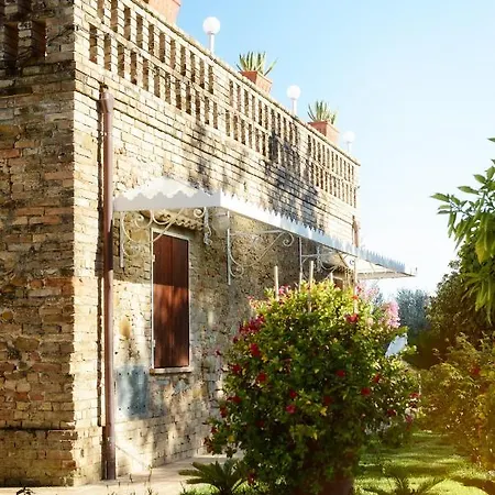 فندق مبيت وإفطار Casale Gioel *